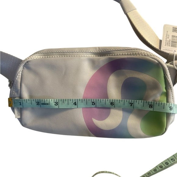 Lululemon NWOT Everywhere Belt Bag Vapor/
Persian Violet Rainbow Logo - Picture 14 of 15